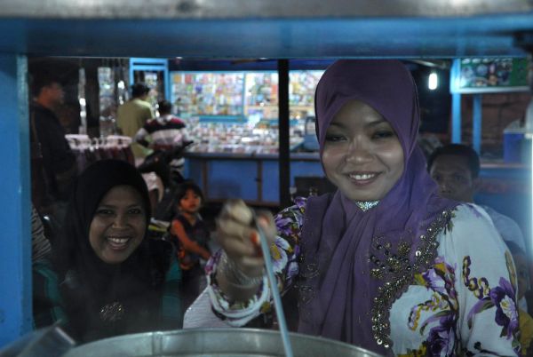 Malam Nikmat di Jl. Perwira: Rahasia Angkringan Golkar yang Menggoda